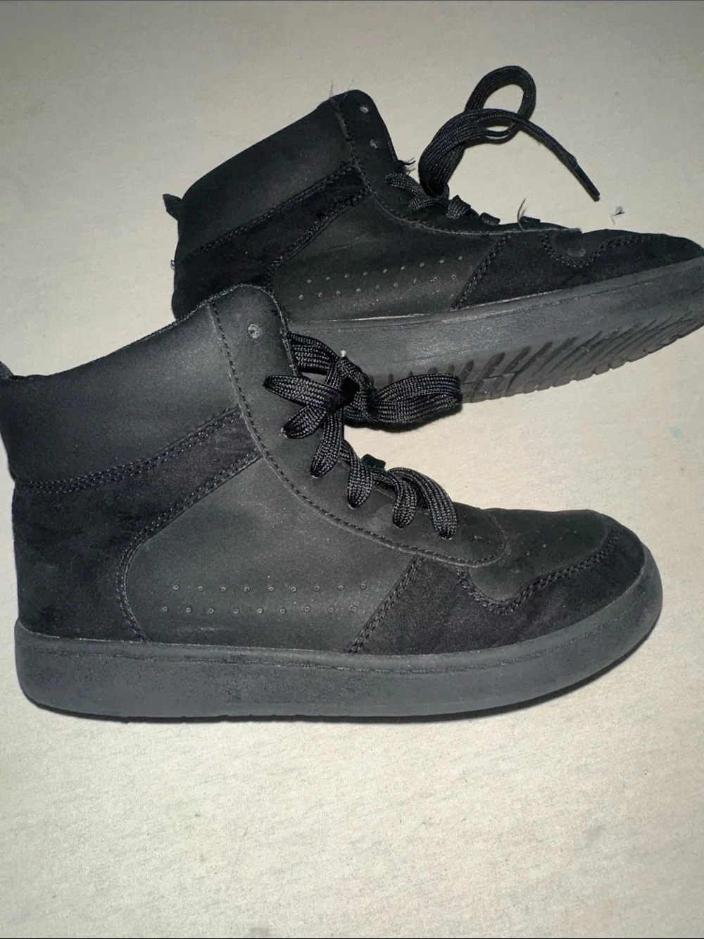 Kids Size 3 Black High-Top Sneakers - Unbranded